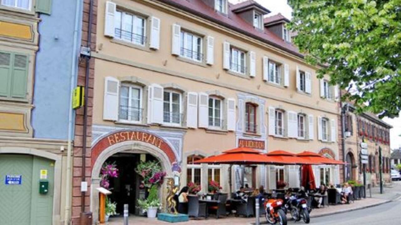 Hotel Au Lion d'Or ligger i Alsace i den lille romantiske by La Petite Pierre.